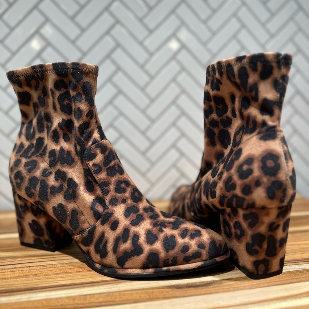 Marc Fisher Leopard Ankle Booties with Chunky Heel - Size 7.5 - EUC
